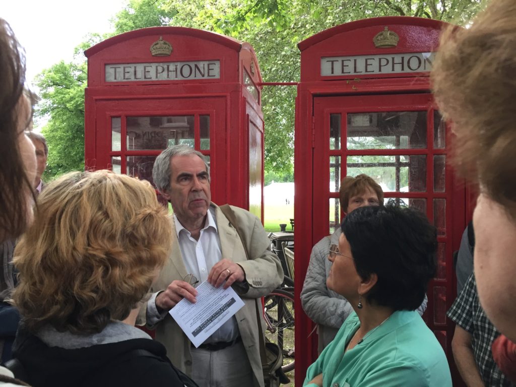 Paul Velluet at the K6 phone boxes on The Green, Richmond, leading the walk around the Byways of Richmond 