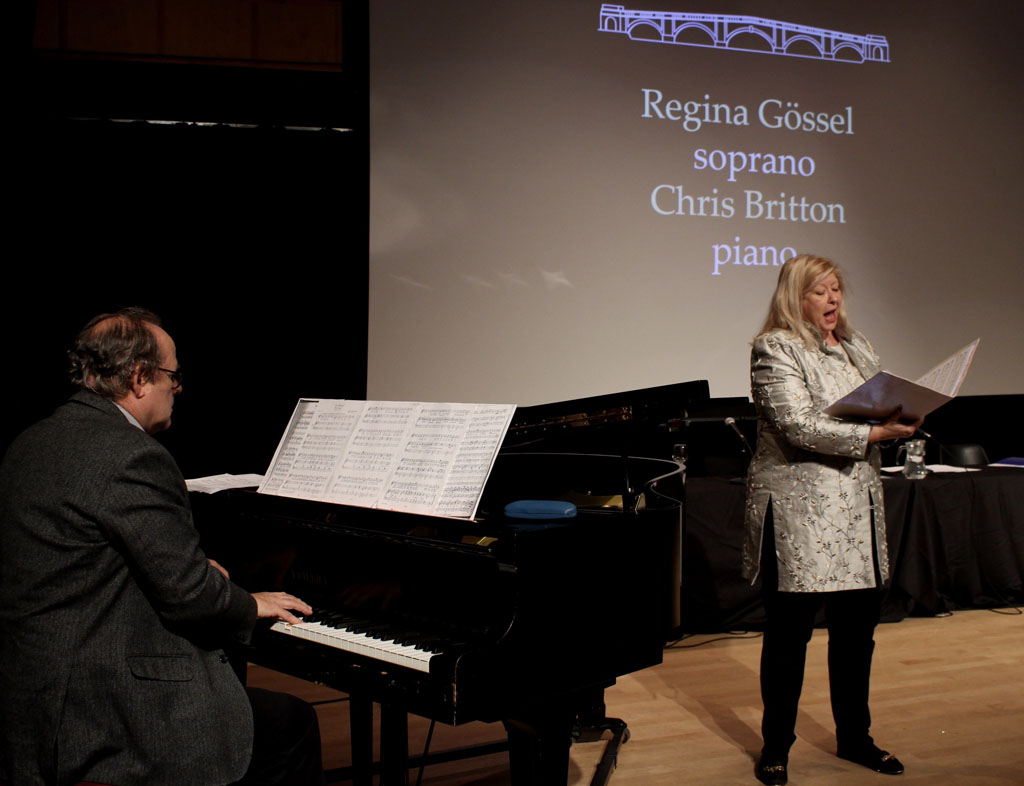 Regina Gössel singing with Chris Britton on the piano