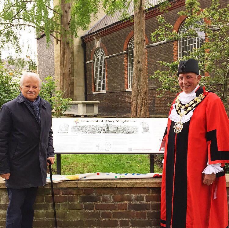 Photo of Richmond Society Chairman and Mayor Geoff Acton at the unveiling